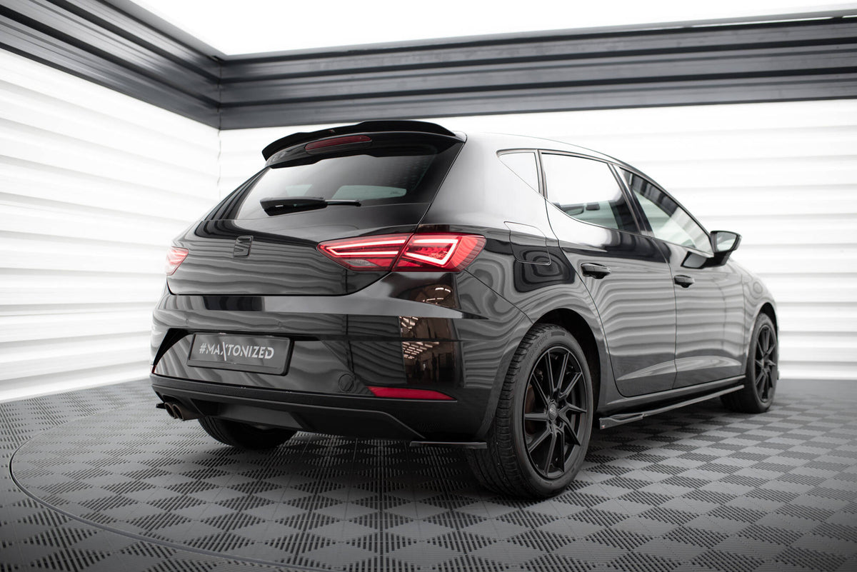 Heck Ansatz Flaps Diffusor V.1 passend für Seat Leon Hatchback Mk3 Facelift schwarz Hochglanz – Ansicht 1