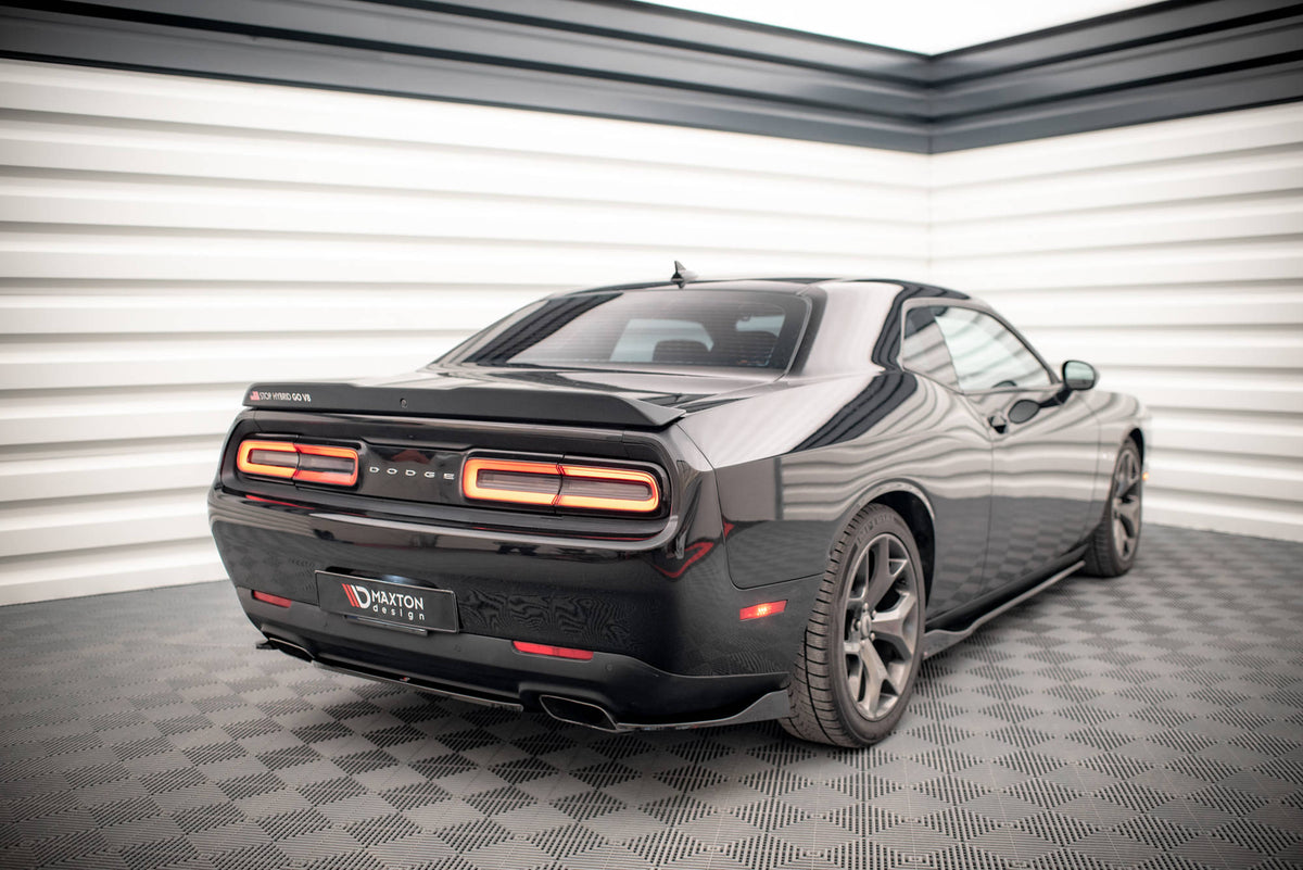 Heck Ansatz Flaps Diffusor passend für Dodge Challenger GT Mk3 Facelift schwarz Hochglanz – Ansicht 3