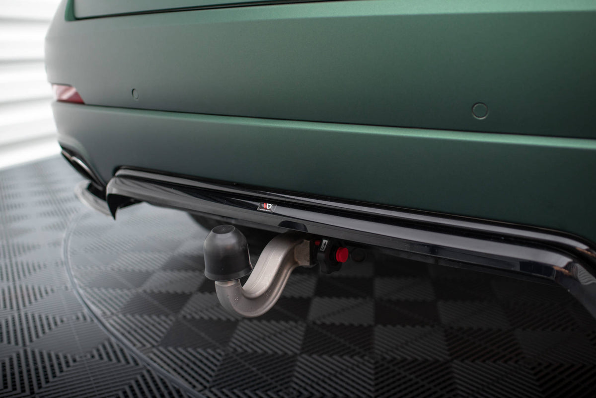 Street+ Mittlerer Diffusor RACE passend für Maserati Levante Mk1 schwarz Hochglanz – Ansicht 3