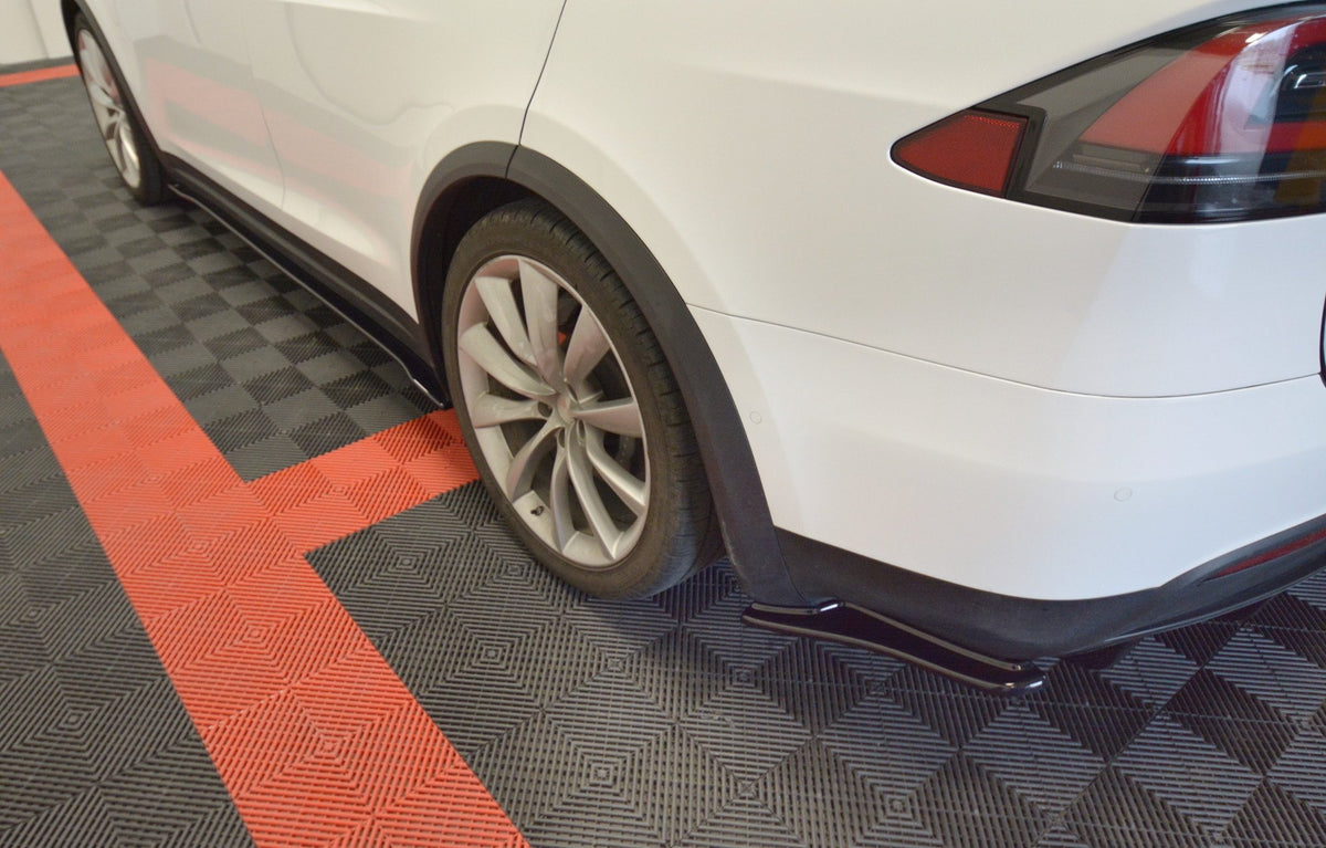Heck Ansatz Flaps Diffusor V.1 passend für TESLA MODEL X  schwarz Hochglanz – Ansicht 1