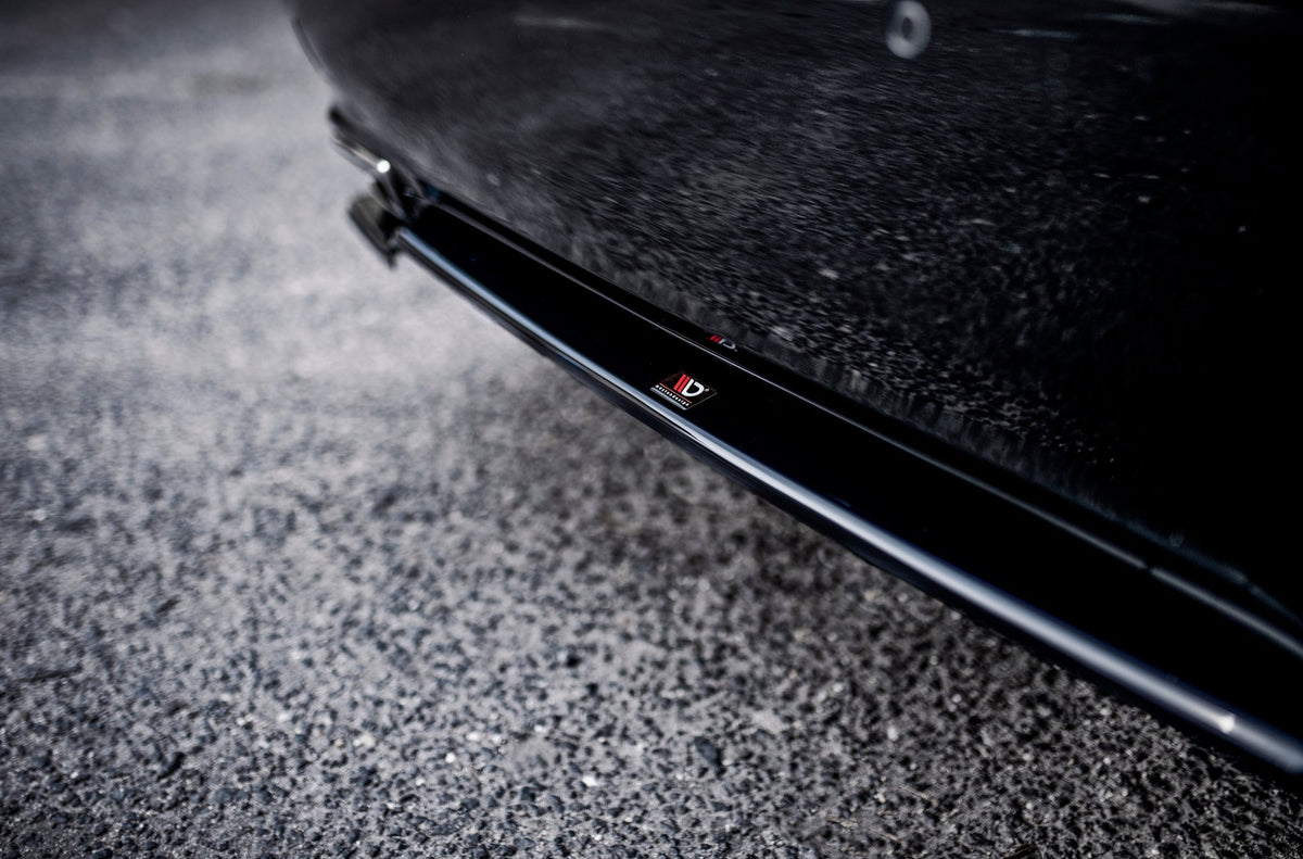 Heckansatz Lexus LS Mk4 Facelift schwarz Hochglanz – Ansicht 3