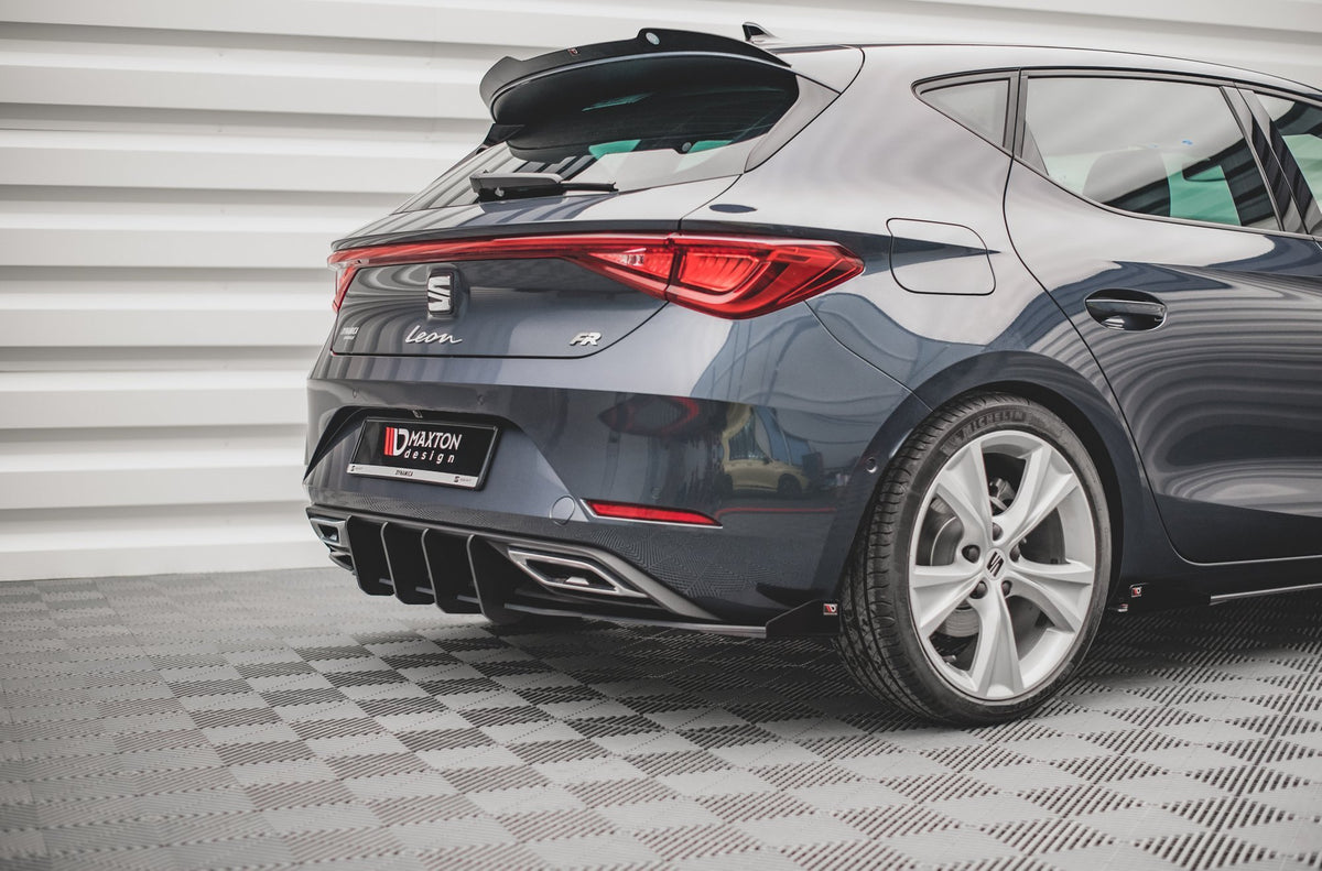 Hintere Seiten Flaps passend für Seat Leon FR Hatchback Mk4 schwarz Hochglanz – Ansicht 3