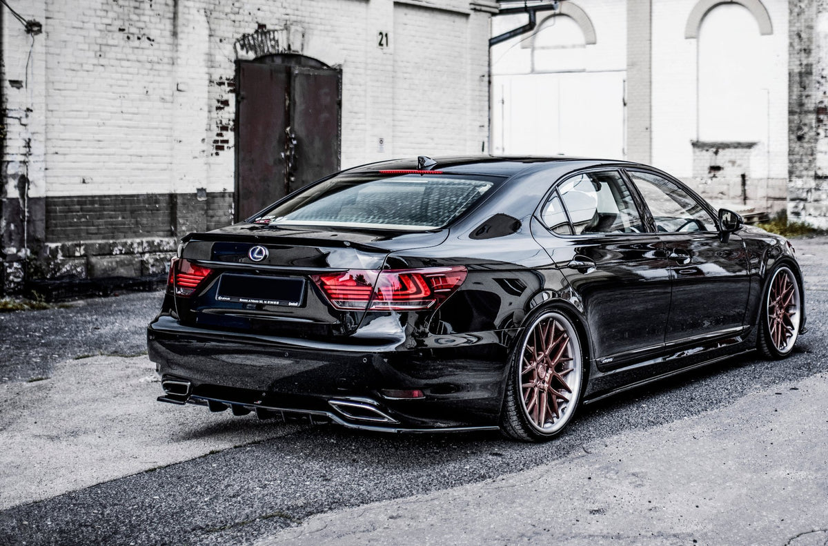 Street+ Mittlerer Diffusor RACE passend für Lexus LS Mk4 Facelift schwarz Hochglanz – Ansicht 1