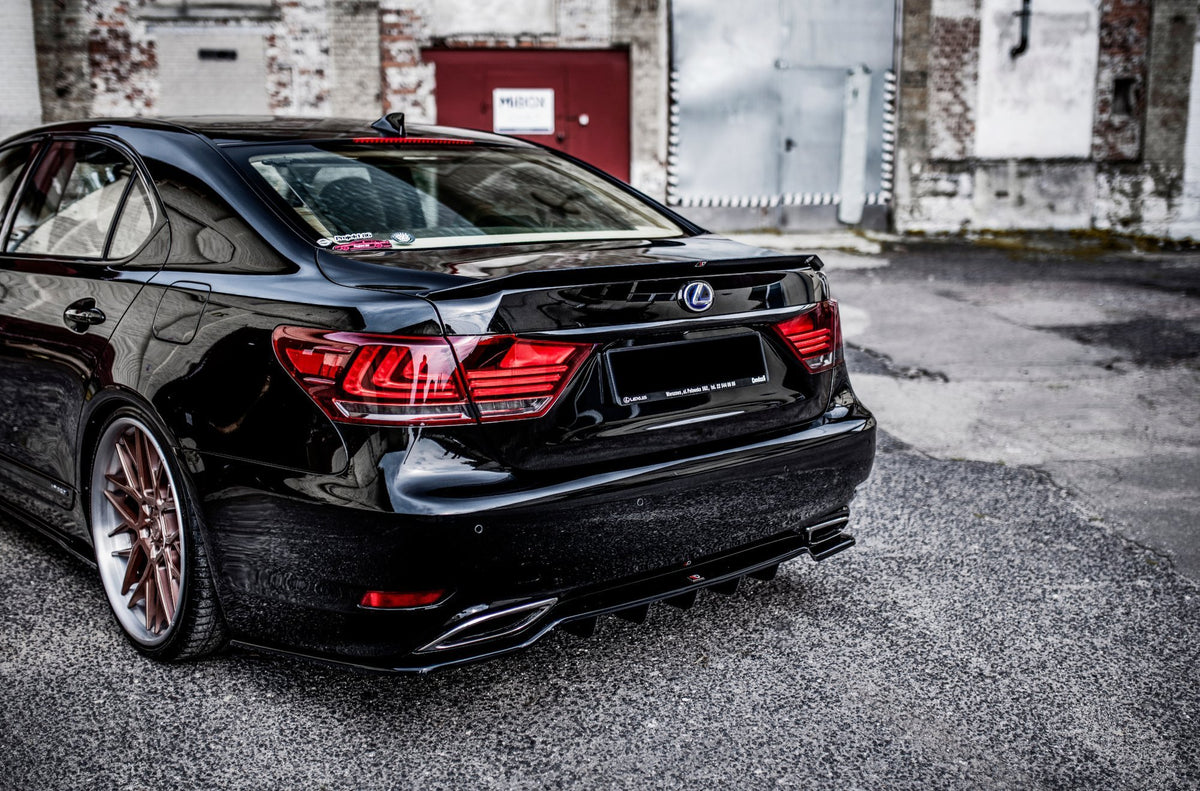 Street+ Mittlerer Diffusor RACE passend für Lexus LS Mk4 Facelift schwarz Hochglanz – Ansicht 4