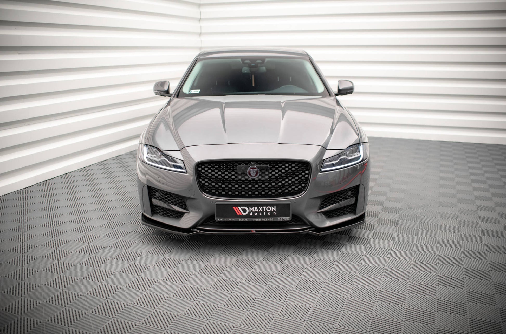 Street+ Spoilerlippe Front Ansatz V.1 passend für Jaguar XF R-Sport X260 schwarz Hochglanz – Ansicht 1