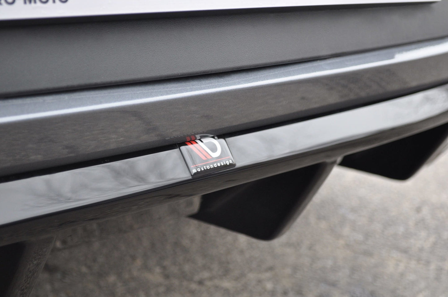 Diffusor Heck Ansatz V.1 passend für Seat Leon Cupra Mk3 FL Hatchback schwarz Hochglanz – Ansicht 1