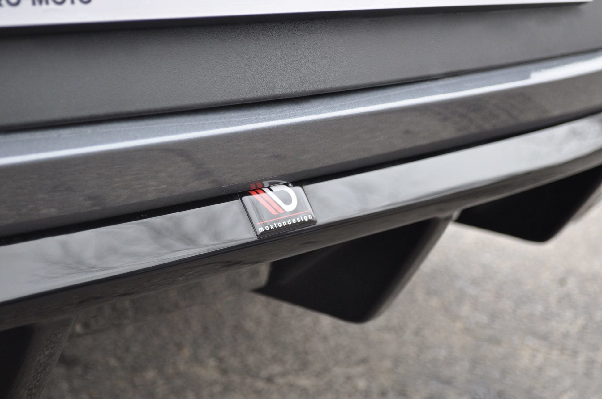 Diffusor Heck Ansatz V.1 passend für Seat Leon Cupra Mk3 FL Hatchback schwarz Hochglanz – Ansicht 1