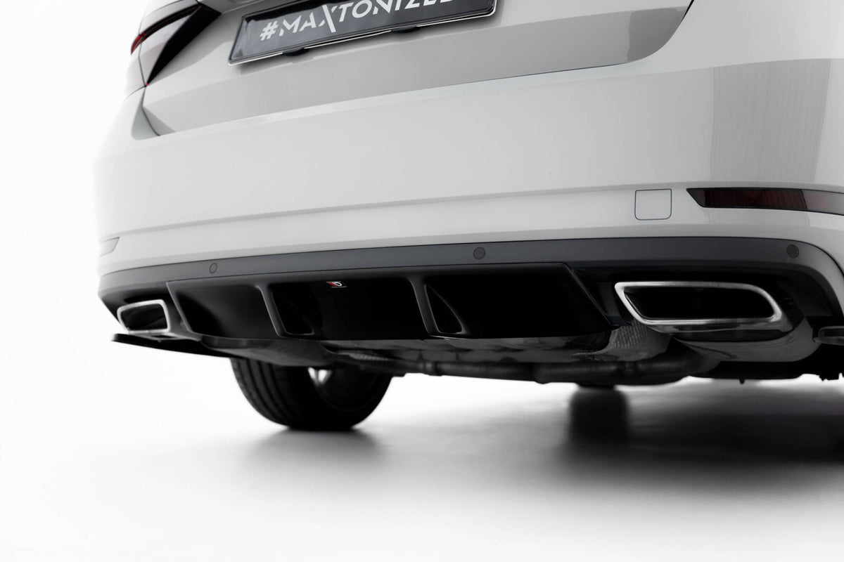 Diffusor Heck Ansatz V.1 passend für Skoda Superb Liftback / Combi Mk3 schwarz Hochglanz – Ansicht 3