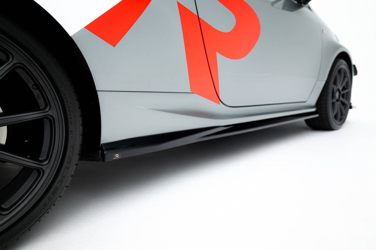 Street+ Seitenschweller Leisten passend für V.1 passend für Toyota GR Yaris Mk4 Facelift schwarz Hochglanz – Ansicht 4