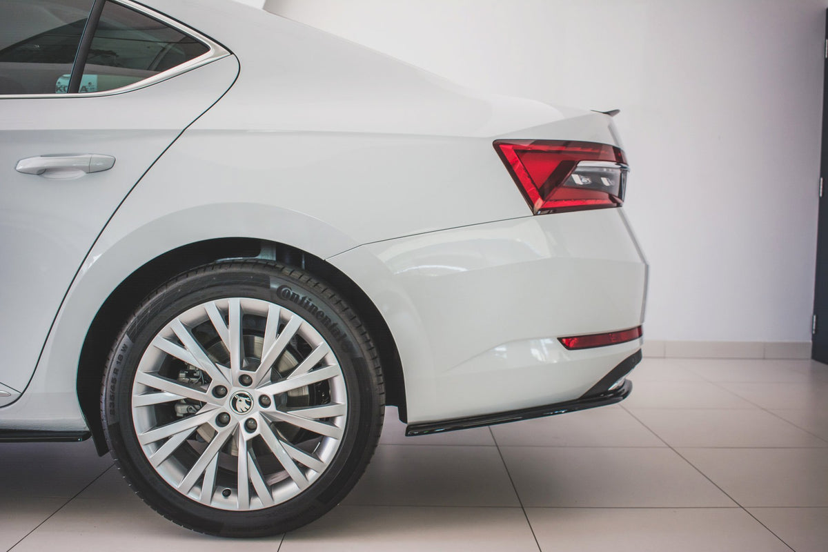 Heck Ansatz Flaps Diffusor passend für Skoda Superb Liftback / Combi Mk3 Facelift schwarz Hochglanz – Ansicht 1