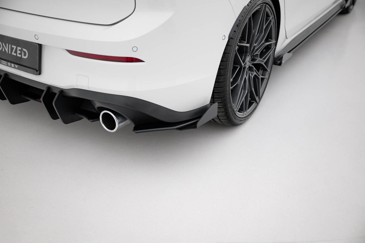 Hintere Seiten Flaps passend für VW Golf GTI / GTE / R-Line Mk8 schwarz Hochglanz – Ansicht 1
