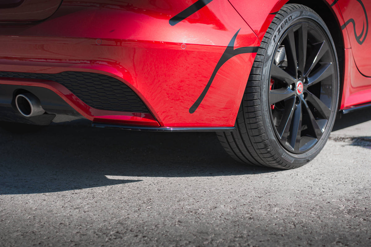 Heck Ansatz Flaps Diffusor passend für Jaguar XE R-Dynamic X760 Facelift schwarz Hochglanz – Ansicht 1