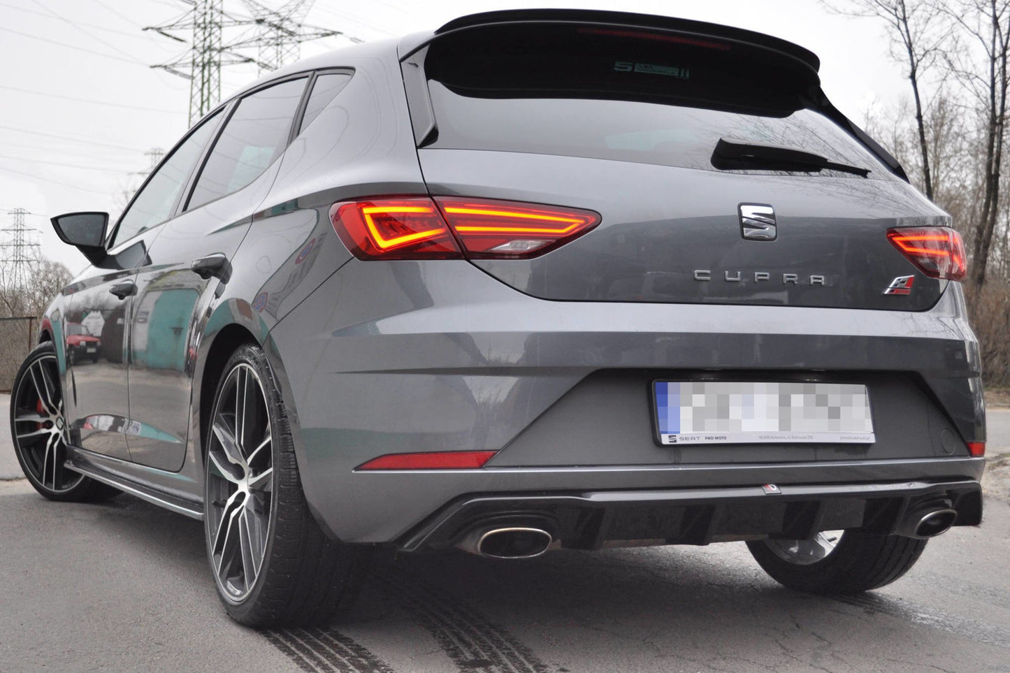 Diffusor Heck Ansatz V.1 passend für Seat Leon Cupra Mk3 FL Hatchback schwarz Hochglanz – Ansicht 3
