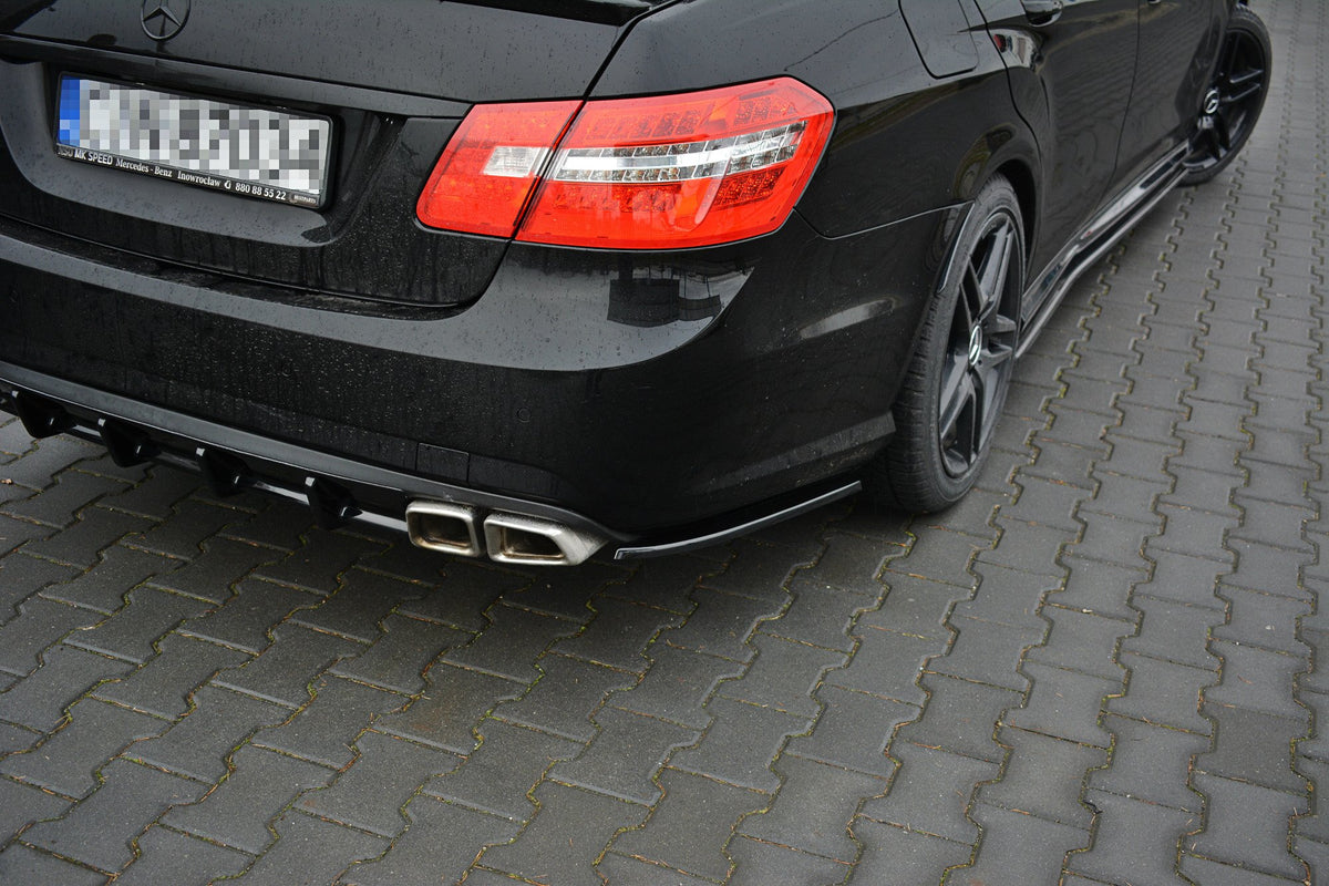 Heck Ansatz Flaps Diffusor passend für Mercedes-Benz E63 AMG W212  schwarz Hochglanz – Ansicht 1
