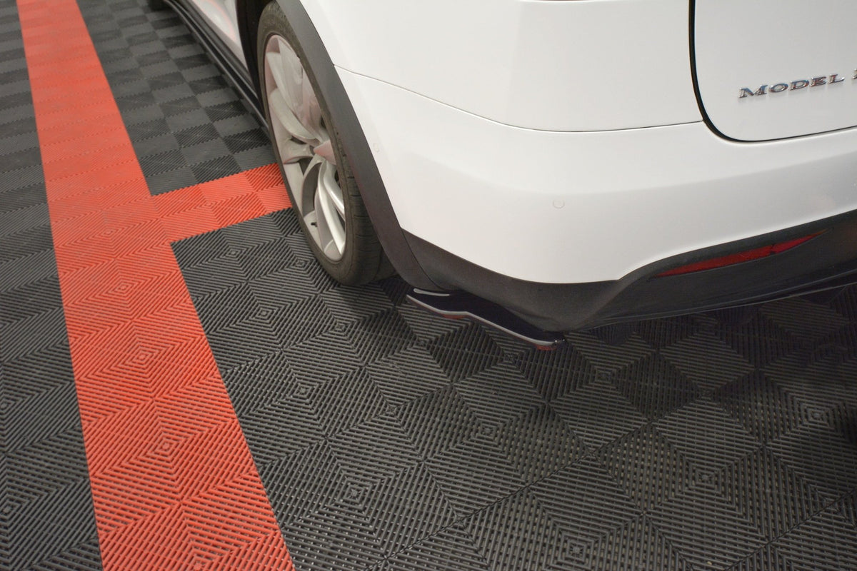 Heck Ansatz Flaps Diffusor V.2 passend für TESLA MODEL X  schwarz Hochglanz – Ansicht 1