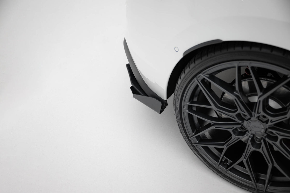 Hintere Seiten Flaps passend für VW Golf GTI / GTE / R-Line Mk8 schwarz Hochglanz – Ansicht 3