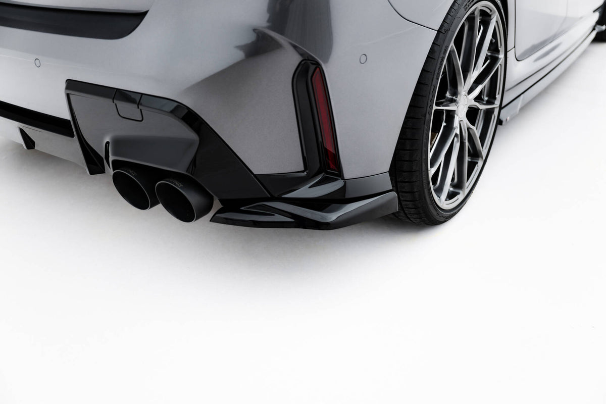 Heck Ansatz Flaps Diffusor V.5 passend für BMW M135i F70 schwarz Hochglanz – Ansicht 4