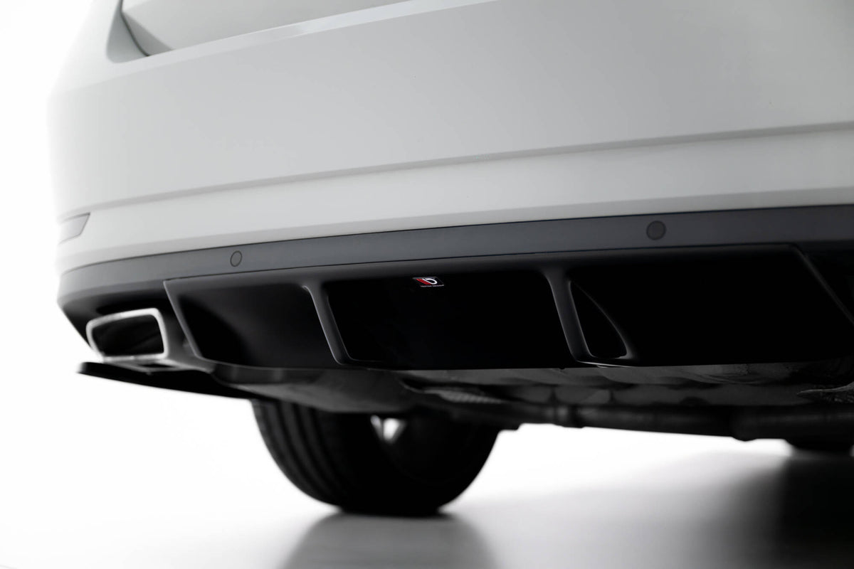 Diffusor Heck Ansatz V.1 passend für Skoda Superb Liftback / Combi Mk3 schwarz Hochglanz – Ansicht 1