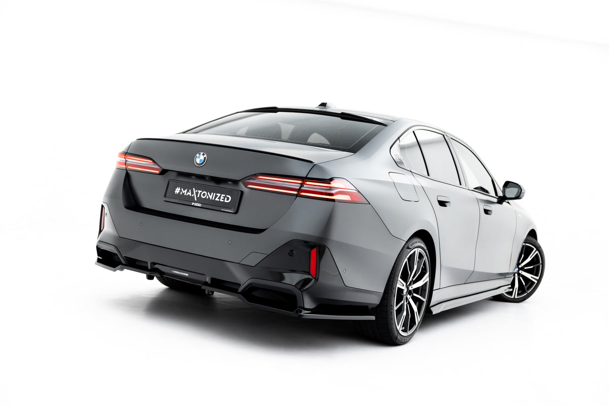 Heck Ansatz Flaps Diffusor V.2 passend für BMW 5er / i5 M-Paket Limousine / Touring G60 / G61 schwarz Hochglanz – Ansicht 1