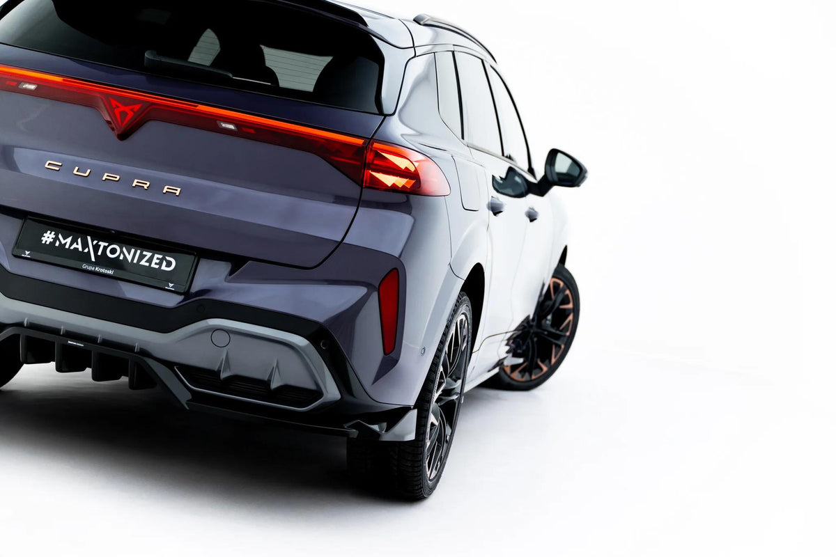 Street+ Mittlerer Diffusor RACE passend für V.3 Cupra Terramar Mk1 (mit AHK) schwarz Hochglanz – Ansicht 5