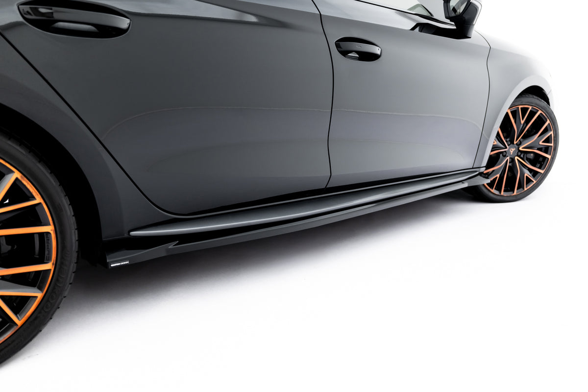 Street+ Seitenschweller Leisten V.2 passend für Cupra Leon ST / Hatchback  Aero Mk1 / Mk1 Facelift schwarz Hochglanz – Ansicht 3