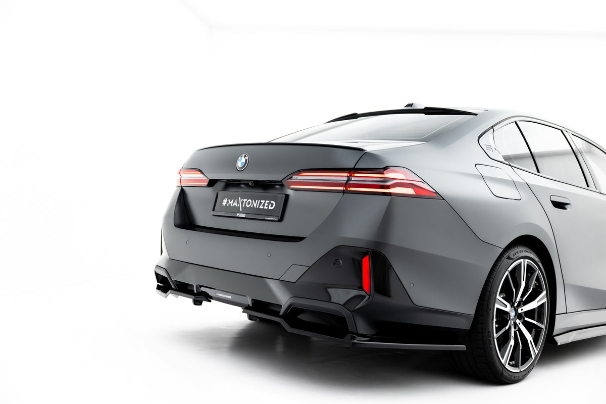 Heck Ansatz Flaps Diffusor V.2 passend für BMW 5er / i5 M-Paket Limousine / Touring G60 / G61 schwarz Hochglanz – Ansicht 3