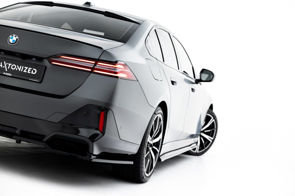 Heck Ansatz Flaps Diffusor V.2 passend für BMW 5er / i5 M-Paket Limousine / Touring G60 / G61 schwarz Hochglanz – Ansicht 6