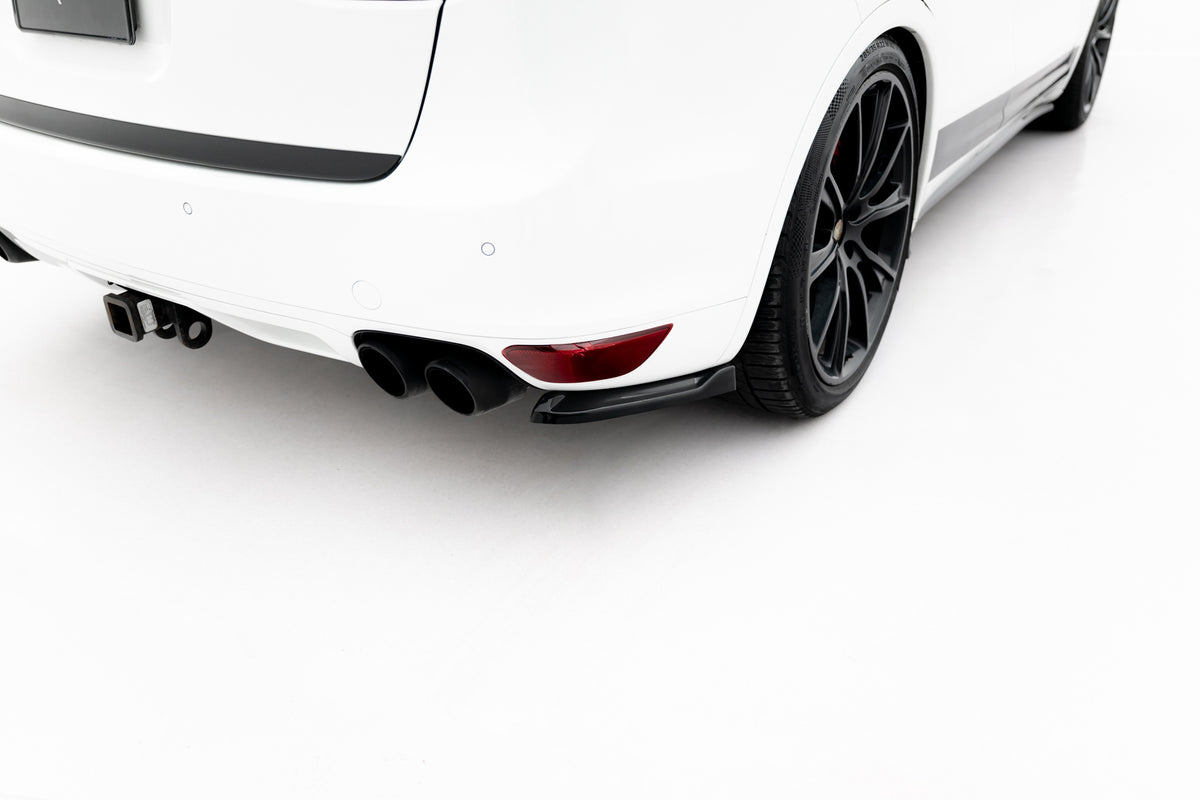 Heck Ansatz Flaps Diffusor passend für Porsche Cayenne Turbo / Standard Mk2 schwarz Hochglanz – Ansicht 3