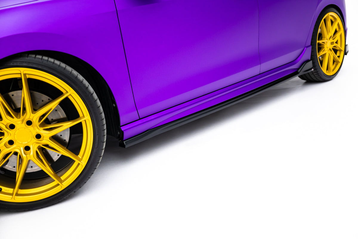 Street+ Seitenschweller Leisten passend für V.4 VW Golf R Hatchback Mk8 / Mk8 Facelift schwarz Hochglanz – Ansicht 2
