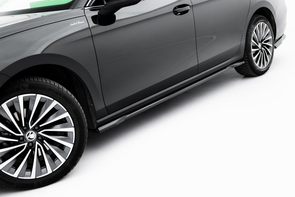 Street+ Seitenschweller Leisten passend für V.1 passend für Skoda Superb Mk4 schwarz Hochglanz – Ansicht 2