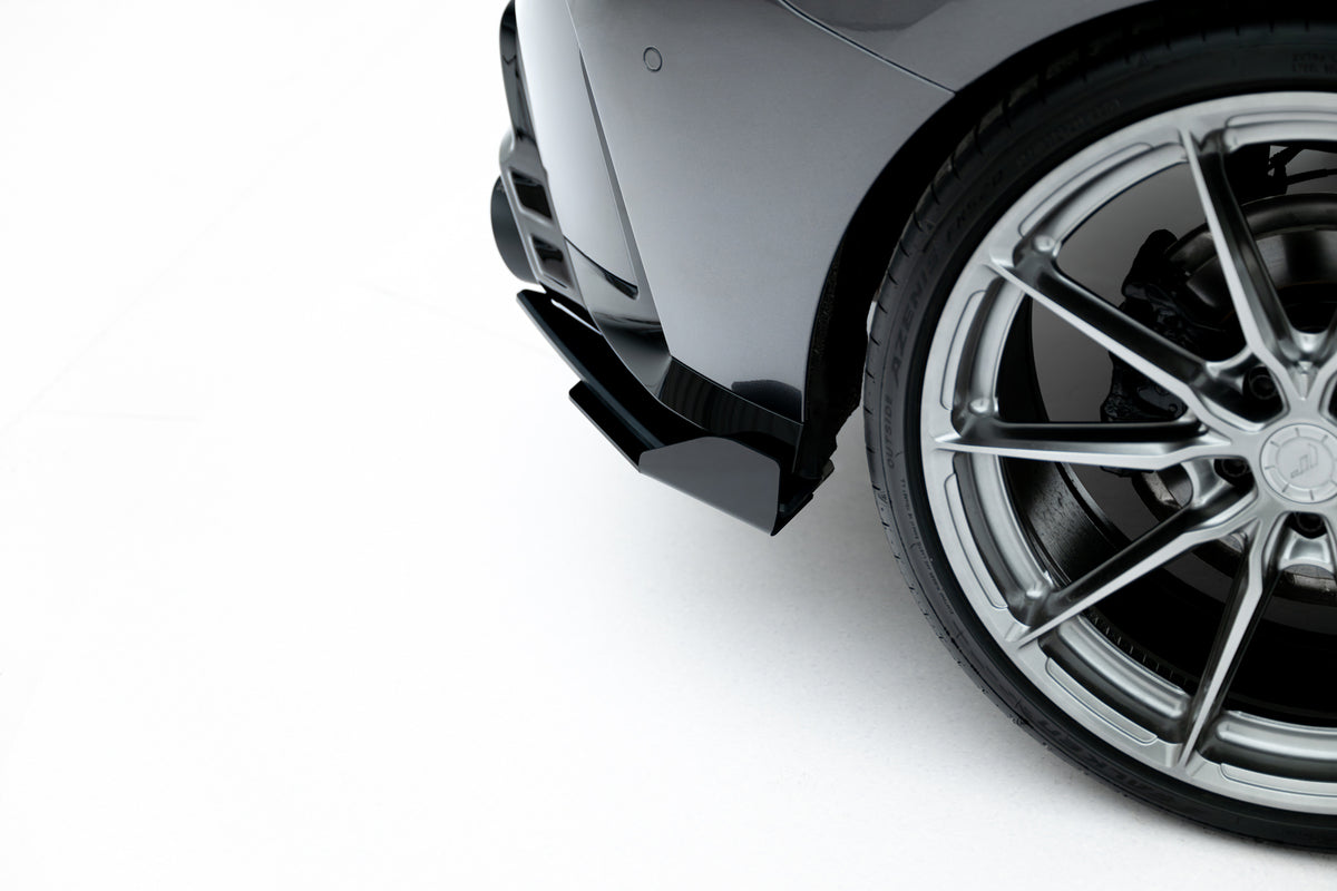 Hintere Seiten Flaps V.2 passend für BMW 1er M-Paket F70 schwarz Hochglanz – Ansicht 1