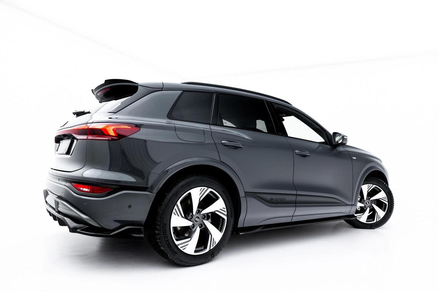 Street+ Seitenschweller Leisten passend für Audi Q6 e-tron Standard / S-Line / SQ6 e-tron SUV / Sportback Mk1 schwarz Hochglanz – Ansicht 2