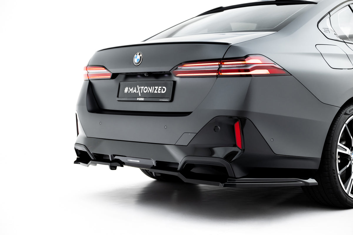 Heck Ansatz Flaps Diffusor V.1 passend für BMW 5er / i5 M-Paket Limousine / Touring G60 / G61 schwarz Hochglanz – Ansicht 1