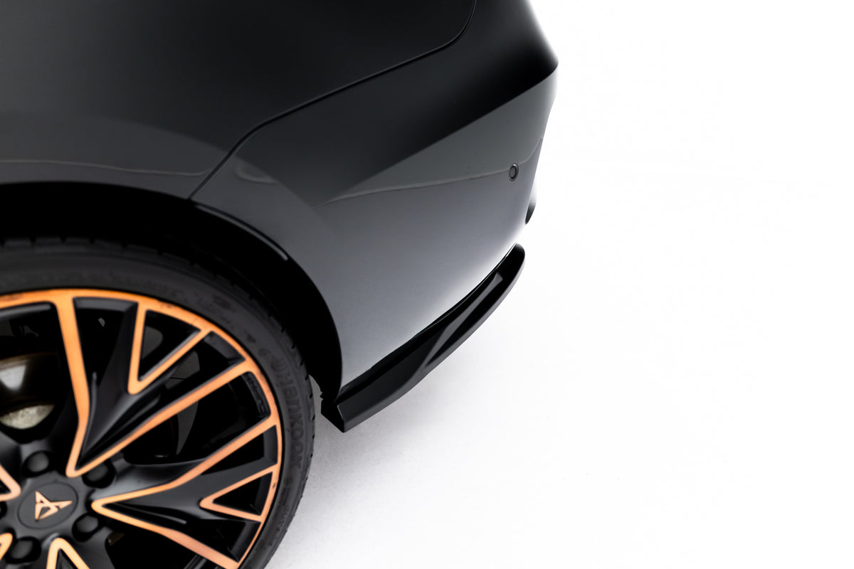 Heck Ansatz Flaps Diffusor V.4 passend für Cupra Leon ST Mk1 Facelift schwarz Hochglanz – Ansicht 1
