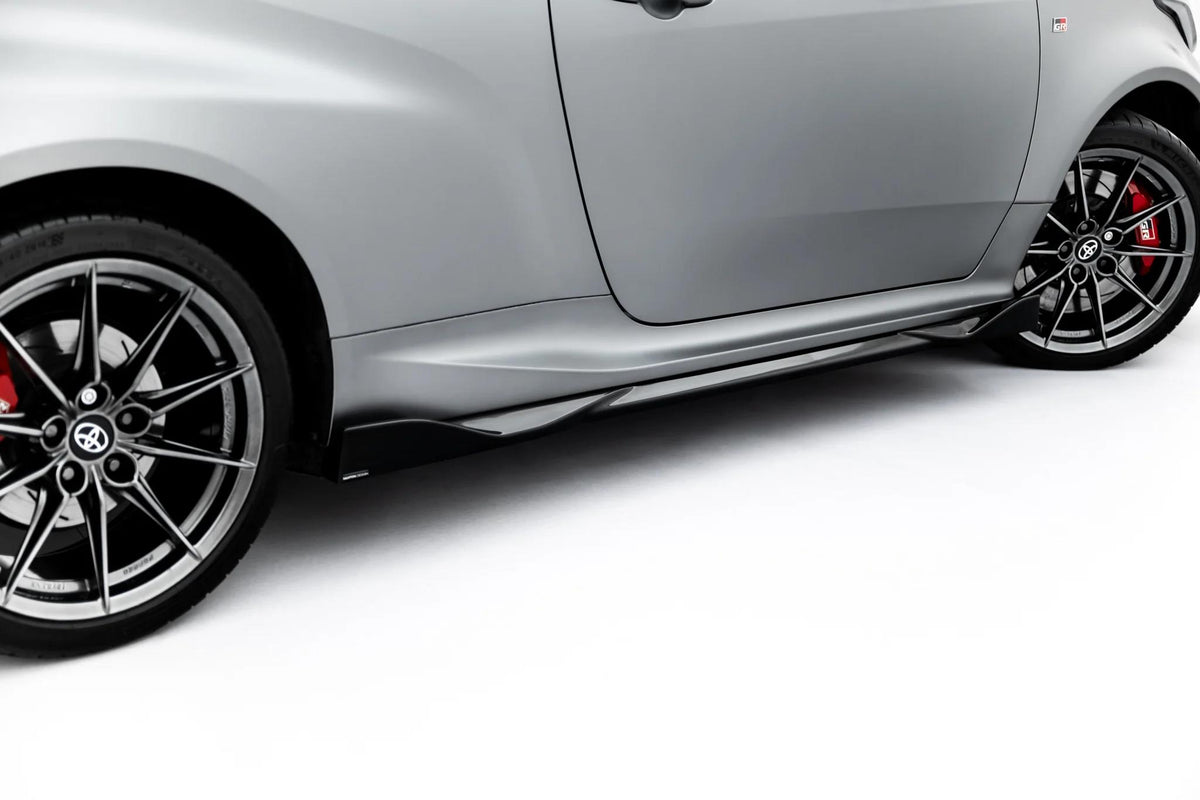 Street+ Seitenschweller Leisten V.2 passend für Toyota GR Yaris Mk4 Facelift schwarz Hochglanz – Ansicht 3