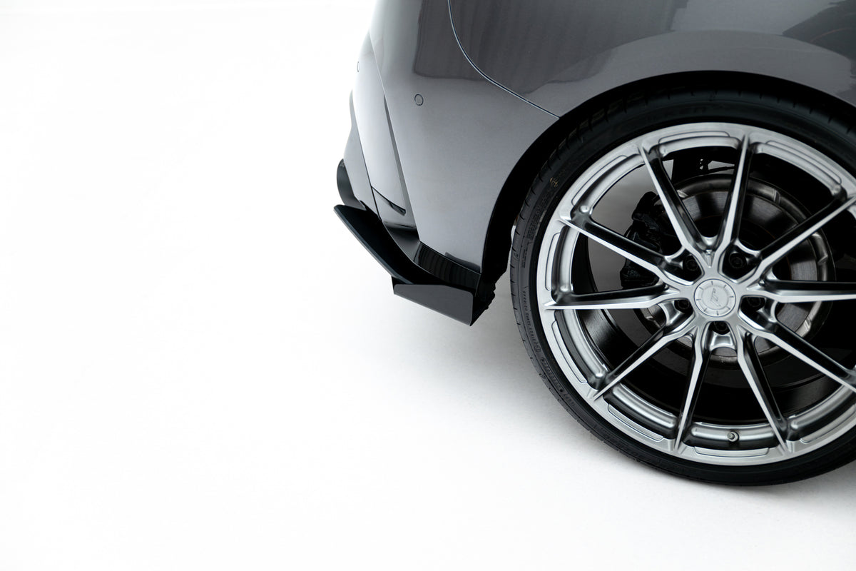 Hintere Seiten Flaps V.1 passend für BMW M135i F70 schwarz Hochglanz – Ansicht 4