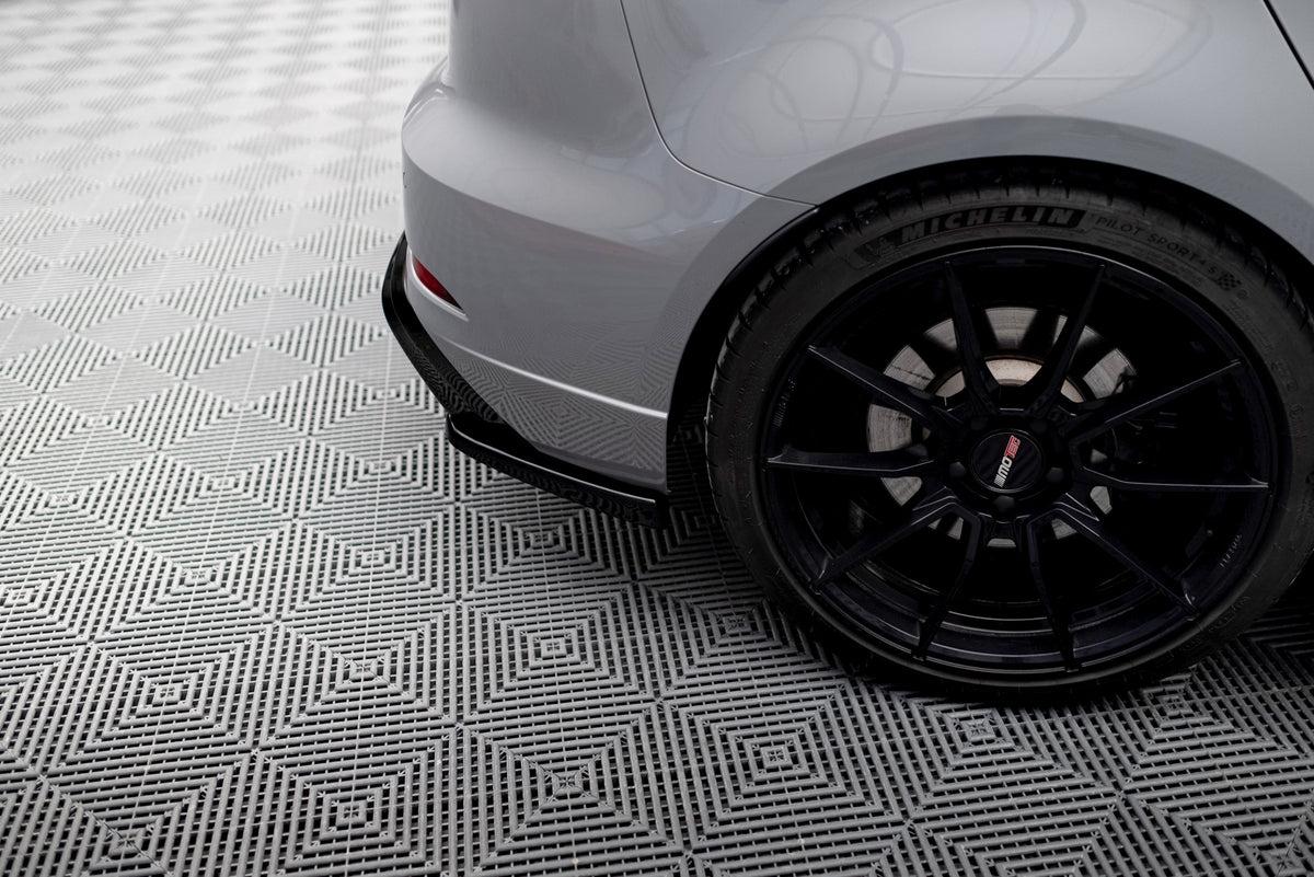 Heck Ansatz Flaps Diffusor V.2 passend für Audi RS3 8V Sportback Facelift schwarz Hochglanz – Ansicht 4
