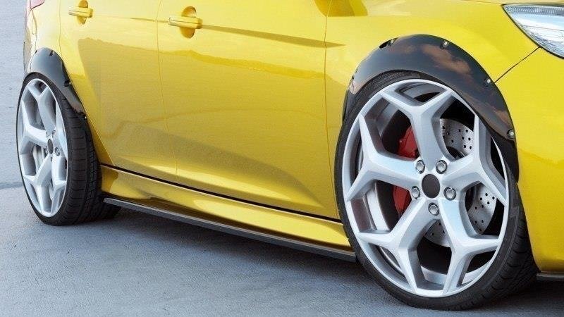 Kotflügelverlängerung Ford Focus ST Mk3 schwarz Hochglanz – Ansicht 3