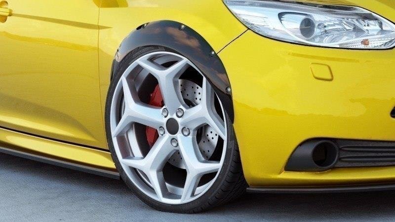 Kotflügelverlängerung Ford Focus ST Mk3 schwarz Hochglanz – Ansicht 1