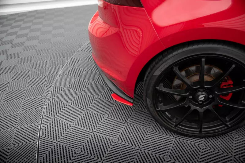 Maxton Design Diffusor Flaps für VW Golf 7 GTI Clubsport Hochglanz schwarz mit roten Streifen – Ansicht 4