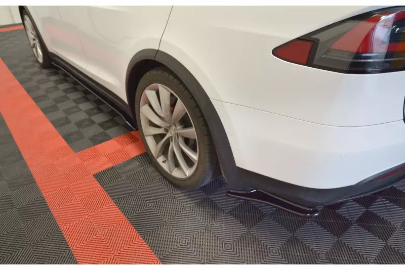 Maxton Design Diffusor Flaps V.1 für Tesla Model X Hochglanz schwarz – Ansicht 1