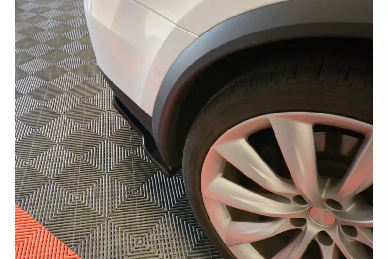 Maxton Design Diffusor Flaps V.2 für Tesla Model X Hochglanz schwarz – Ansicht 3
