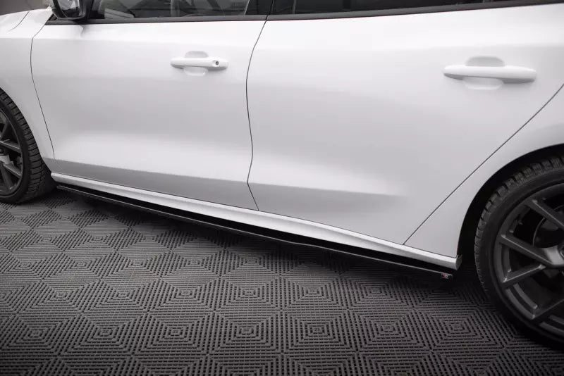 Maxton Design Seitenschweller (Paar) V.3 für Ford Focus ST-Line Mk4 Hochglanz schwarz – Ansicht 3
