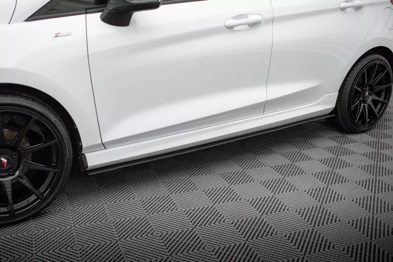 Maxton Design Street Pro Seitenschweller (Paar) V.2 für Ford Fiesta ST / ST-Line Mk8 Hochglanz schwarz – Ansicht 1