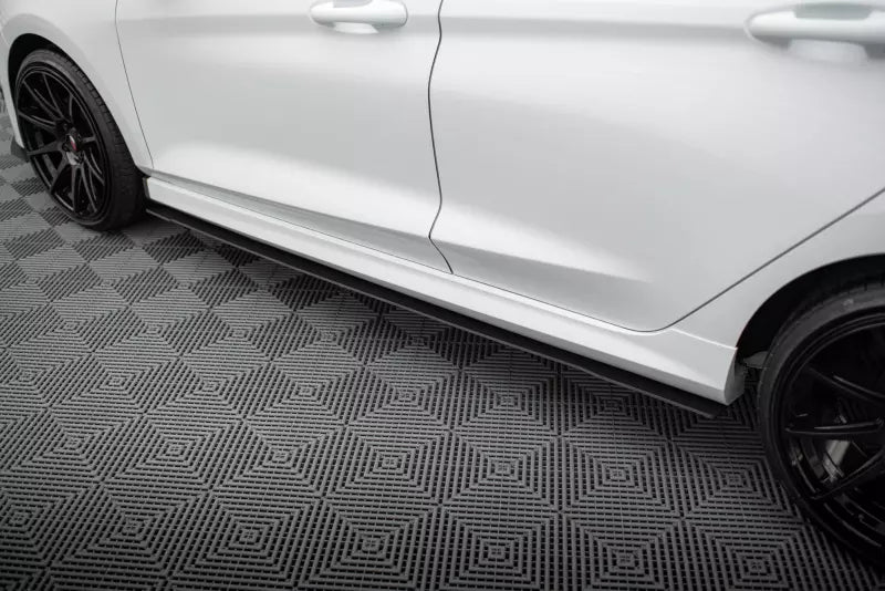Maxton Design Street Pro Seitenschweller (Paar) V.2 für Ford Fiesta ST / ST-Line Mk8 Hochglanz schwarz – Ansicht 3