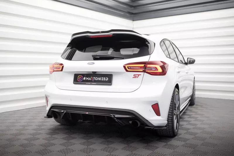 Maxton Design Heckdiffusor V.2 für Ford Focus ST Mk4 Hochglanz schwarz – Ansicht 1