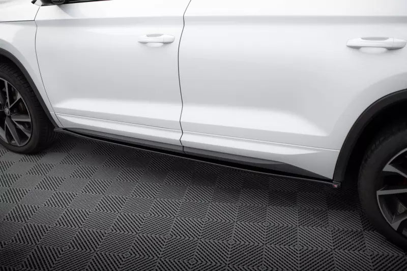 Maxton Design Seitenschweller (Paar) V.2 für Skoda Kodiaq Sportline Hochglanz schwarz – Ansicht 3