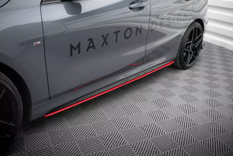 Maxton Design Seitenschweller (Paar) V.2 für BMW 1er F40 M Paket / M135i Hochglanz rot – Ansicht 1