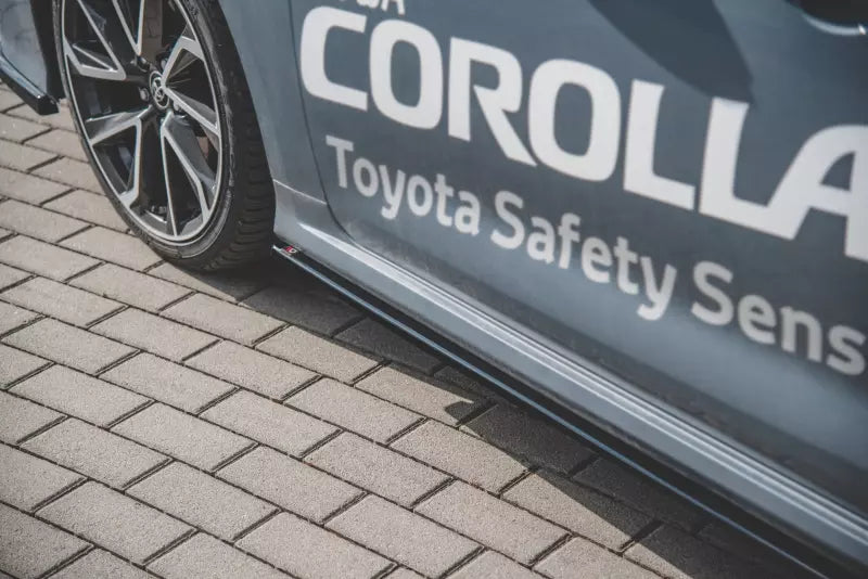 Maxton Design Seitenschweller (Paar) für Toyota Corolla XII E210 Limo Hochglanz schwarz – Ansicht 3