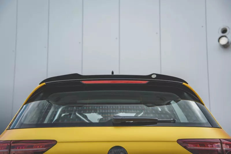 Maxton Design Heckspoiler Lippe V.1 für VW Golf 8 Standard und R-Line Hochglanz schwarz – Ansicht 3
